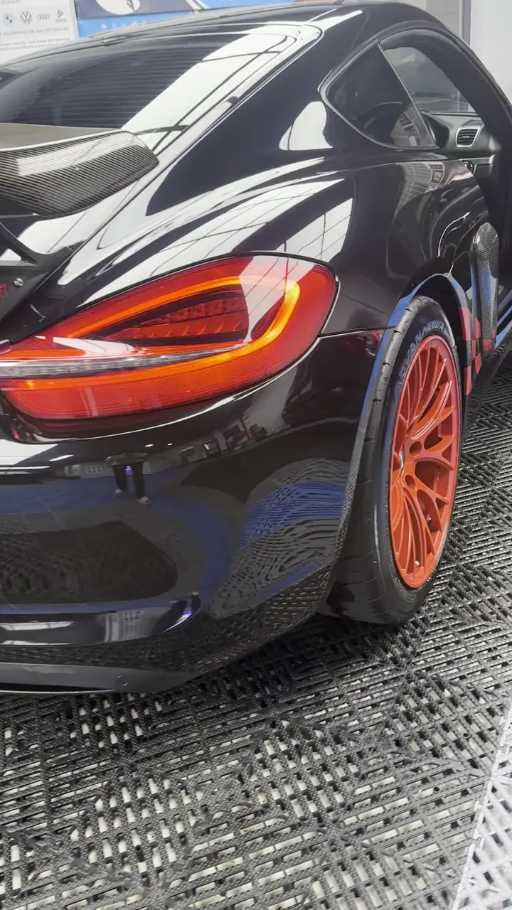 Porsche rear gloss