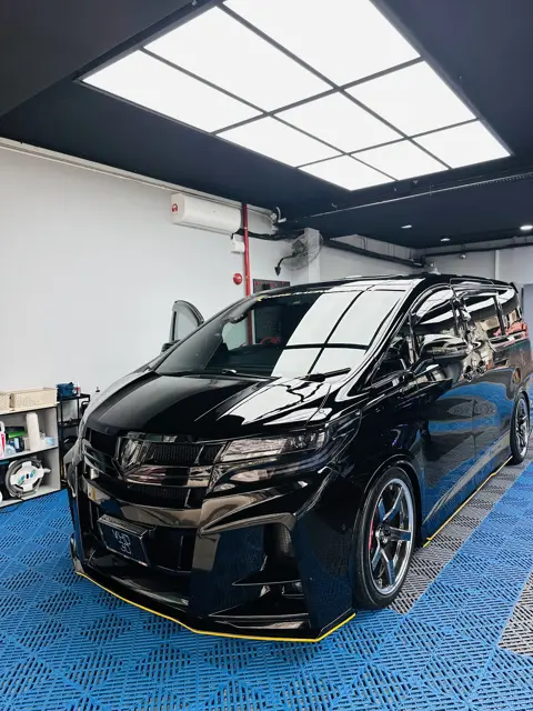 Black Alphard with gloss finish at KOYA