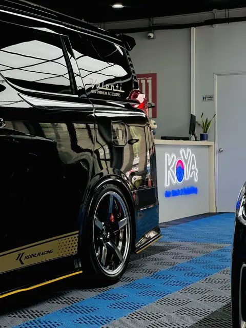 Black Alphard with gloss finish at KOYA