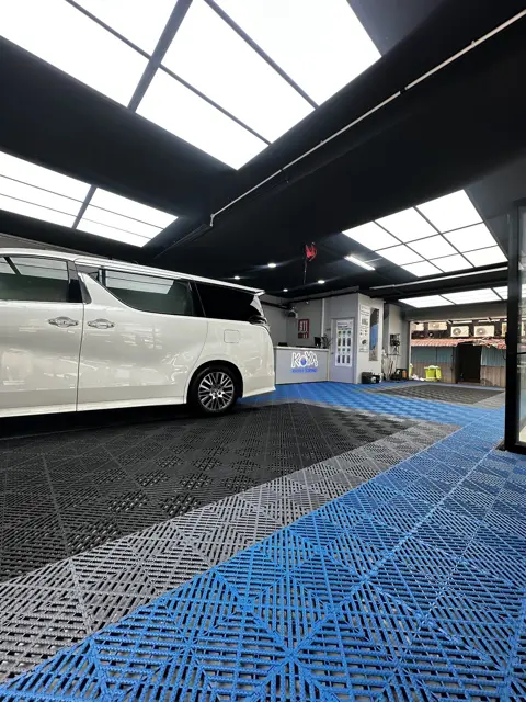 White Toyota Alphard after a KOYA wash